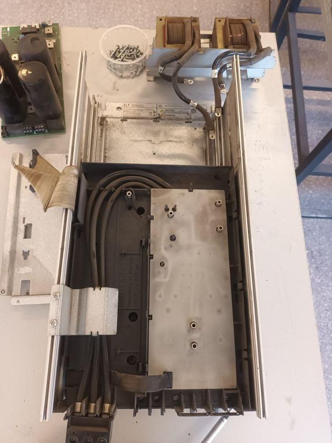Variador en proceso de desarme integral