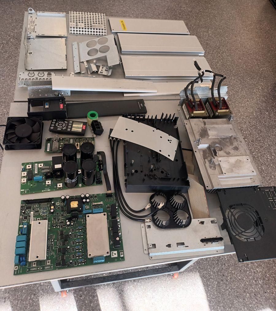 Desarme integral de un variador Danfoss VLT en el laboratorio